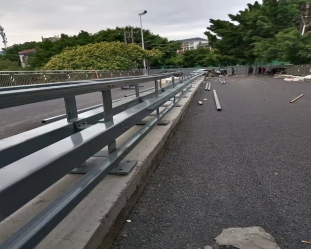 罗定防撞护栏